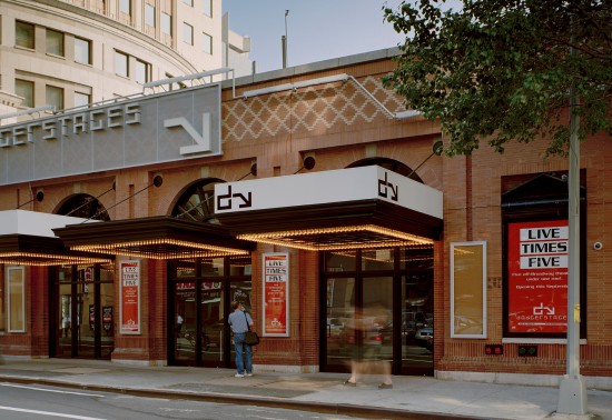 1750_NewWorldStages_ProjPic01