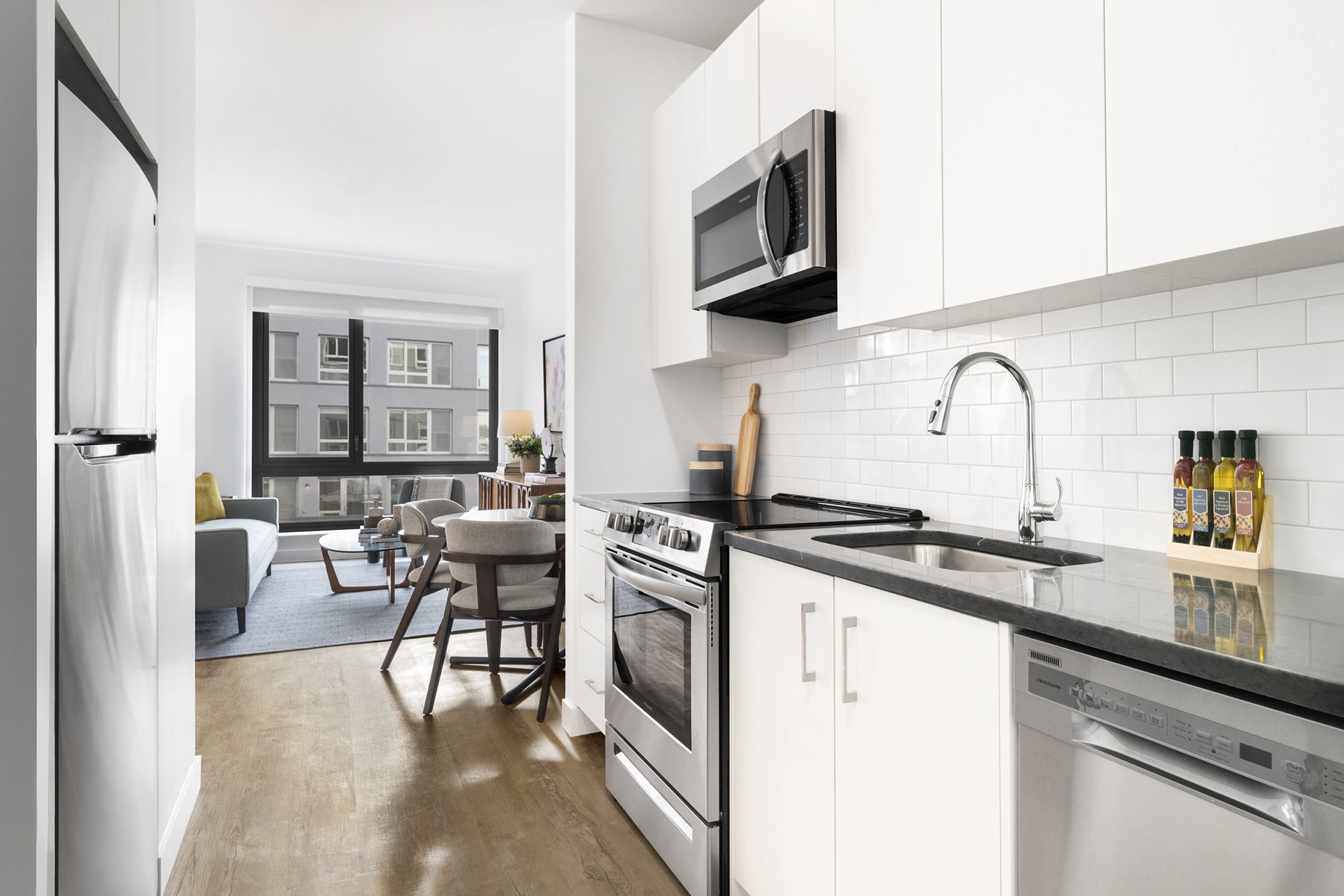 25 Maple Avenue: 2726 25Maple Kitchen Int04