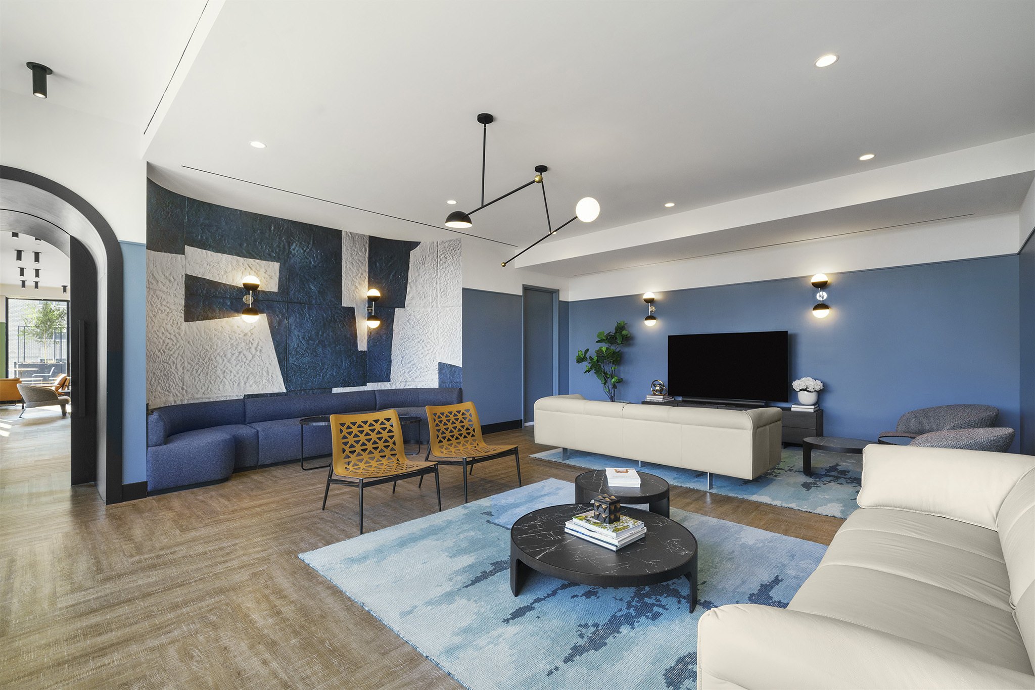 25 Maple Avenue: 2726 25Maple Lounge Media Int01