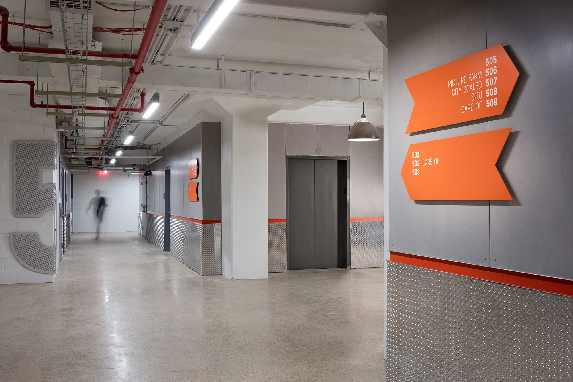 Brooklyn Navy Yard Graphics & Wayfinding: BNYBldg77 Int07 Web