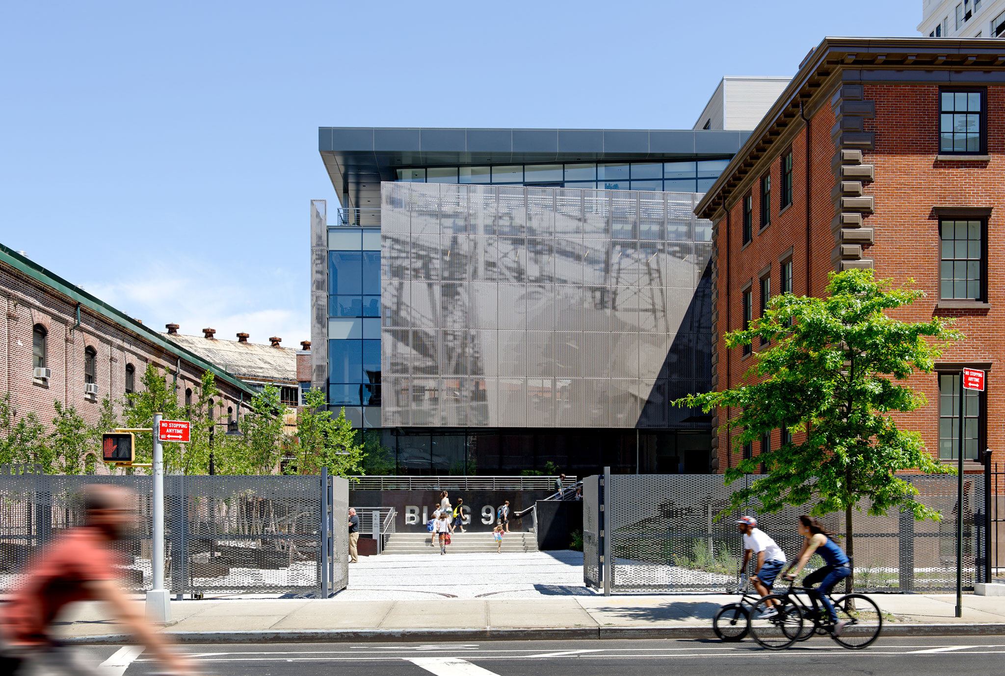 Brooklyn Navy Yard Graphics & Wayfinding: BNYBldg92 PLP Ext24a Copy