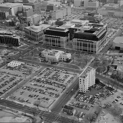 Carnegie Library: 1990c AERIAL VIEW OF MOUNT VERNON SQUARE LOOKING SOUTHEAST FROM L AND NINTH STREETS, NW HABS DC WASH 622 1