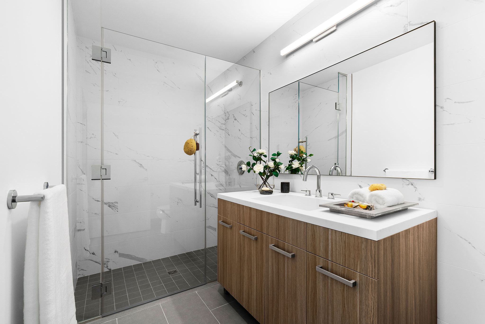 Stella: 2693 Stella Bath Unit11E Int02