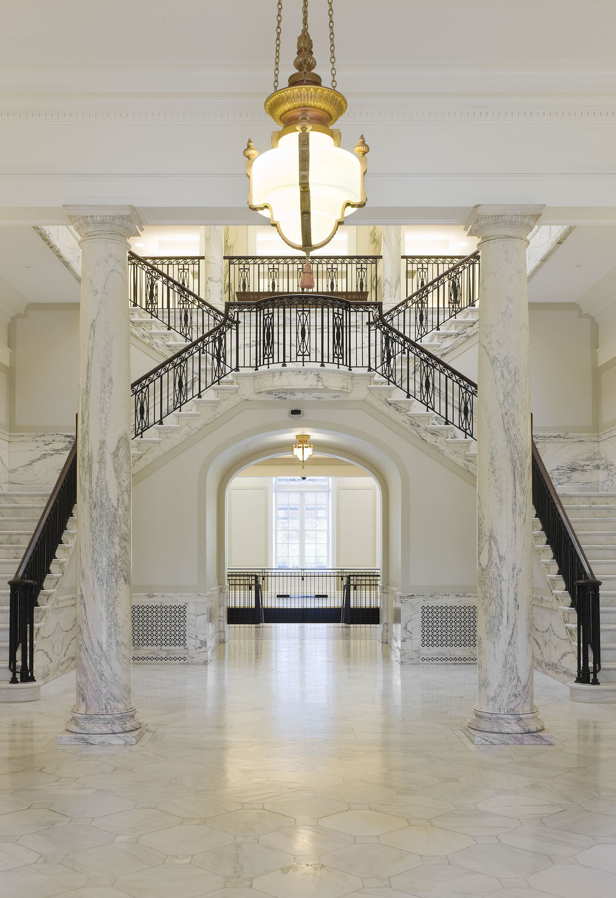 Historic DC Courthouse: Lobby Looking N Taken 4 2009